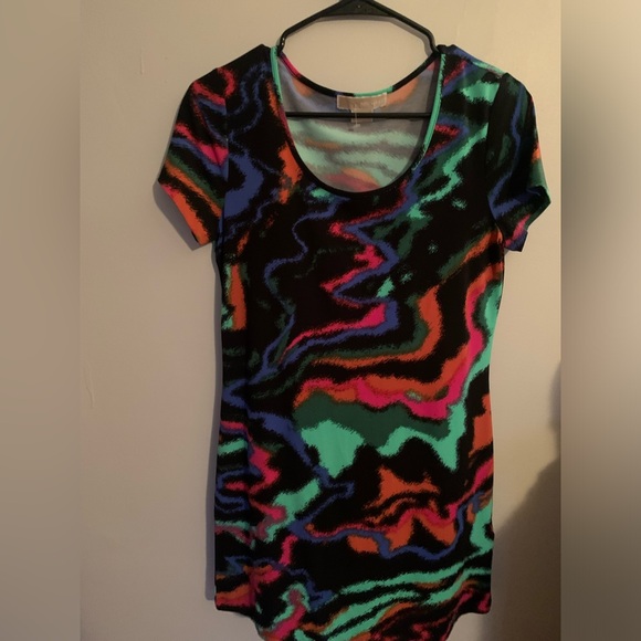 ⭐️ Michael Michael Kors NWOT Size Small Abstract short sleeve long tunic - Picture 1 of 3